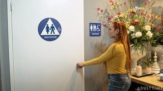 Brunette Shemale Bathroom Fun - смотри новое порно бесплатно REDPORN.TOP