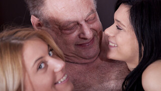 Beauties and a Beast: A Threesome - эксклюзивное порно REDPORN.TOP