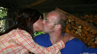 Brunette's Naughty Kiss - эксклюзивное порно REDPORN.TOP