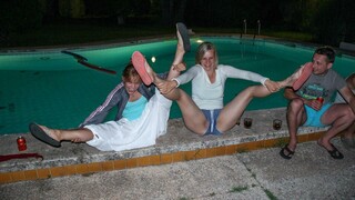 BBQ and Blowjobs at the Pool - эксклюзивное порно REDPORN.TOP