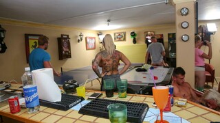 Orgy in the Pool with Blonde, Brunette, and More - эксклюзивное порно REDPORN.TOP