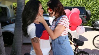 July 4th Double Blowjob – Natural Tits Brunette & Blonde Sucking Together - эксклюзивное порно REDPORN.TOP