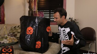 Amateur Halloween Fuck with Tattooed Selena Stone - смотри новое порно бесплатно REDPORN.TOP