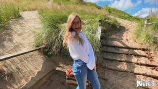 Blonde Bombshell Molly Pills in a Bikini - эксклюзивное порно REDPORN.TOP