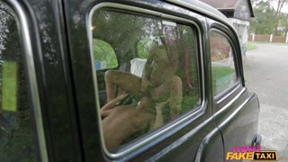 Czech Girls Get Down and Dirty in a Car - смотри новое порно бесплатно REDPORN.TOP