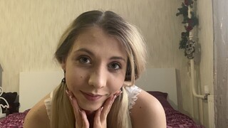 Shaved blonde Stefanie Moon teases with natural tits on cam - смотри новое порно бесплатно REDPORN.TOP