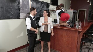Standing Doggystyle at the Wet Bar - смотри новое порно бесплатно REDPORN.TOP