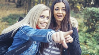 Short Hair Blonde Nesty Gives Double Blowjob with Piercing - эксклюзивное порно REDPORN.TOP