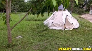 Outdoor Fun with Blonde Bombshell - эксклюзивное порно REDPORN.TOP
