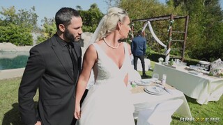Blonde BrideZZilla Fucked Hard in Wedding Threesome Part 3 - смотри новое порно бесплатно REDPORN.TOP