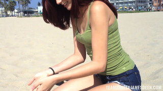 Ashlyn Molloy takes James Deen on the sand - эксклюзивное порно REDPORN.TOP