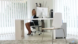Big Tits MILF Krystal Swift Horny at Work - эксклюзивное порно REDPORN.TOP