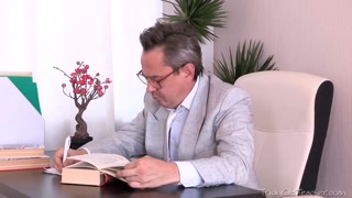 Maia The Teacher Gives A Handjob To Her Young Student - эксклюзивное порно REDPORN.TOP