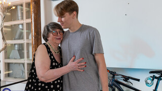 Old and Young Groupsex: 3 Grannies Take on 2 Stepsons - эксклюзивное порно REDPORN.TOP