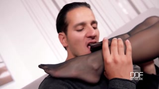 Small Tits Brunette Clea Gaultier Loves Foot Fucking - эксклюзивное порно REDPORN.TOP