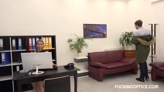 MILF Nikky Dream gives her assistant a naughty test - cumshot finish - эксклюзивное порно REDPORN.TOP