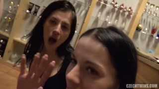 Brunette Twins Enjoy Threesome - эксклюзивное порно REDPORN.TOP