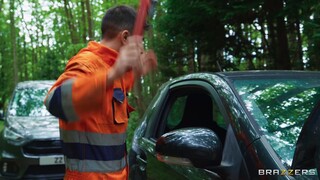 Bubble Butt Brit Gets Her Car Fixed and Ass Fingered - эксклюзивное порно REDPORN.TOP