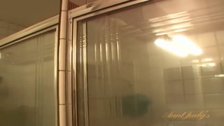 Berlin's steamy bath – fingering her tight pussy - эксклюзивное порно REDPORN.TOP