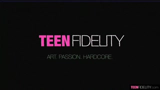 Teen Avery Stone takes hardcore pounding from Ryan Madison, no time wasted - смотри новое порно бесплатно REDPORN.TOP