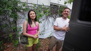 Outdoor Car Sex: Sakura Lin Swallows Tony’s Cock Then Gets Fucked Sideways - эксклюзивное порно REDPORN.TOP