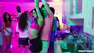 Athletic Girls in Booty Shorts Give Double Blowjob - эксклюзивное порно REDPORN.TOP