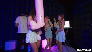 Blowjob and Cumshot in the Club - эксклюзивное порно REDPORN.TOP