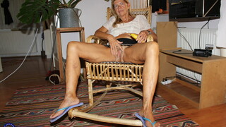 Granny Constance's Wet Pussy Gets Played - смотри новое порно бесплатно REDPORN.TOP