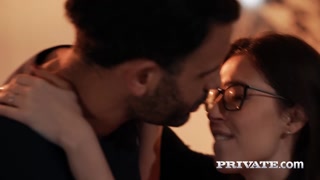 Mia de Vil Can't Get Enough of Her Fingers - эксклюзивное порно REDPORN.TOP