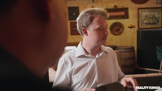 Interracial FFM at Italian Restaurant - Cumshot and Facial - смотри новое порно бесплатно REDPORN.TOP