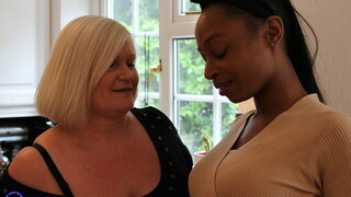 British Mature Lesbians Lacey Starr and Lola Marie Get Naughty - эксклюзивное порно REDPORN.TOP