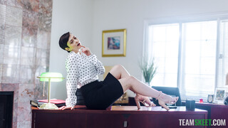 Stocking Secretary Gets Licked - эксклюзивное порно REDPORN.TOP