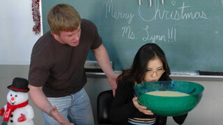 Schoolgirl Kaiya Lynn Gets Her Xmas Treat - эксклюзивное порно REDPORN.TOP