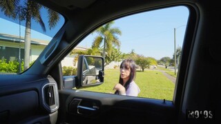 Deliveryman Gives Sabrina Valentine a Rough Titty Fuck - смотри новое порно бесплатно REDPORN.TOP
