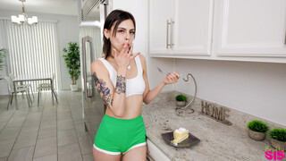 Shaved Pussy Stepsister Gets Tattooed and Fucked - эксклюзивное порно REDPORN.TOP