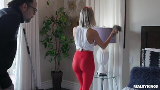 Lesbian Maid Action with Jennifer & Chloe - смотри новое порно бесплатно REDPORN.TOP