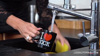 Stepson Fucks Stepmom Ava Koxxx and Girlfriend - эксклюзивное порно REDPORN.TOP