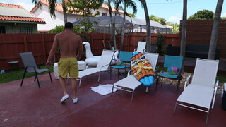 Young Alex Blake Gets a Blowjob and Facial in the Yard - эксклюзивное порно REDPORN.TOP